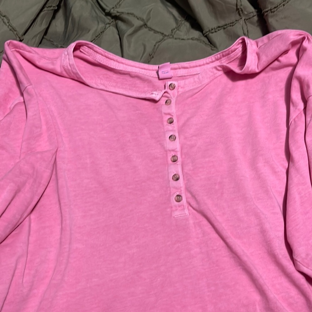 Women’s light pink long sleeve